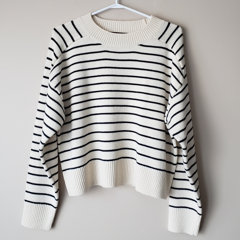 Suzy Shier Crop Sweater 💙